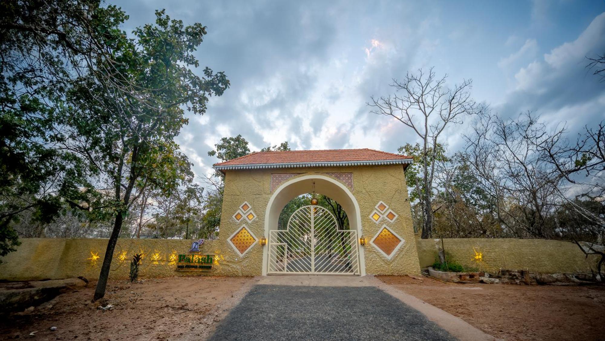 Palash The Jungle Resort Gondia ภายนอก รูปภาพ