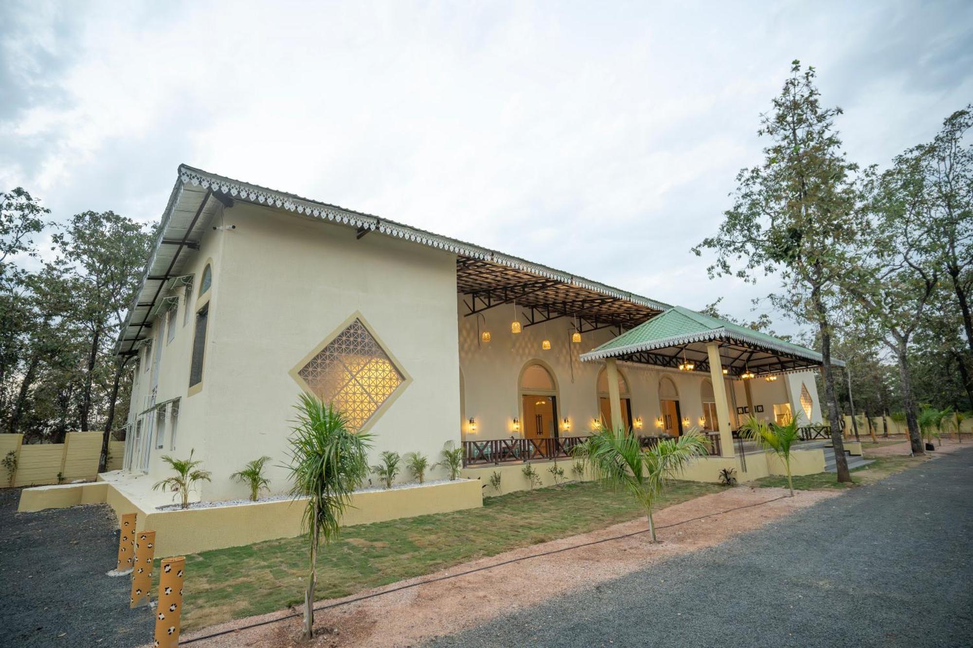 Palash The Jungle Resort Gondia ภายนอก รูปภาพ