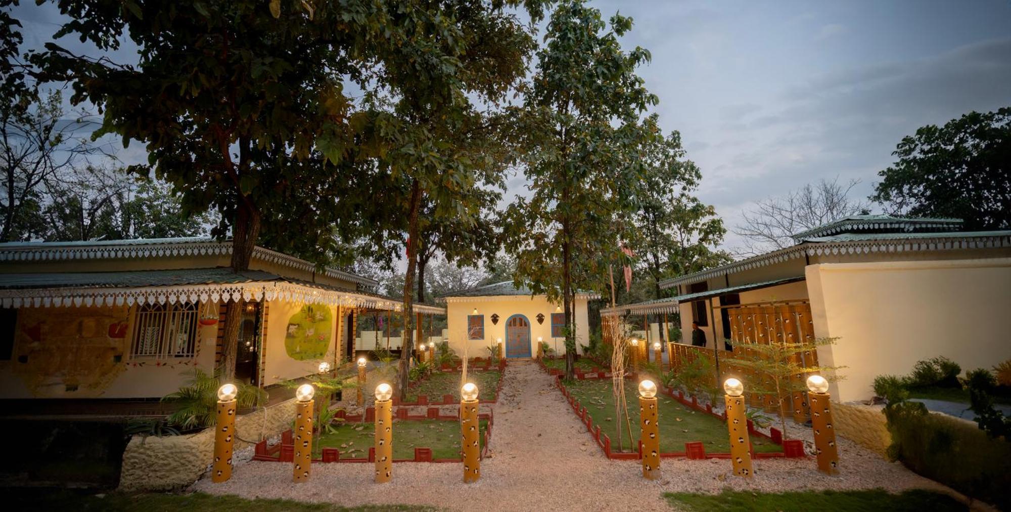 Palash The Jungle Resort Gondia ภายนอก รูปภาพ