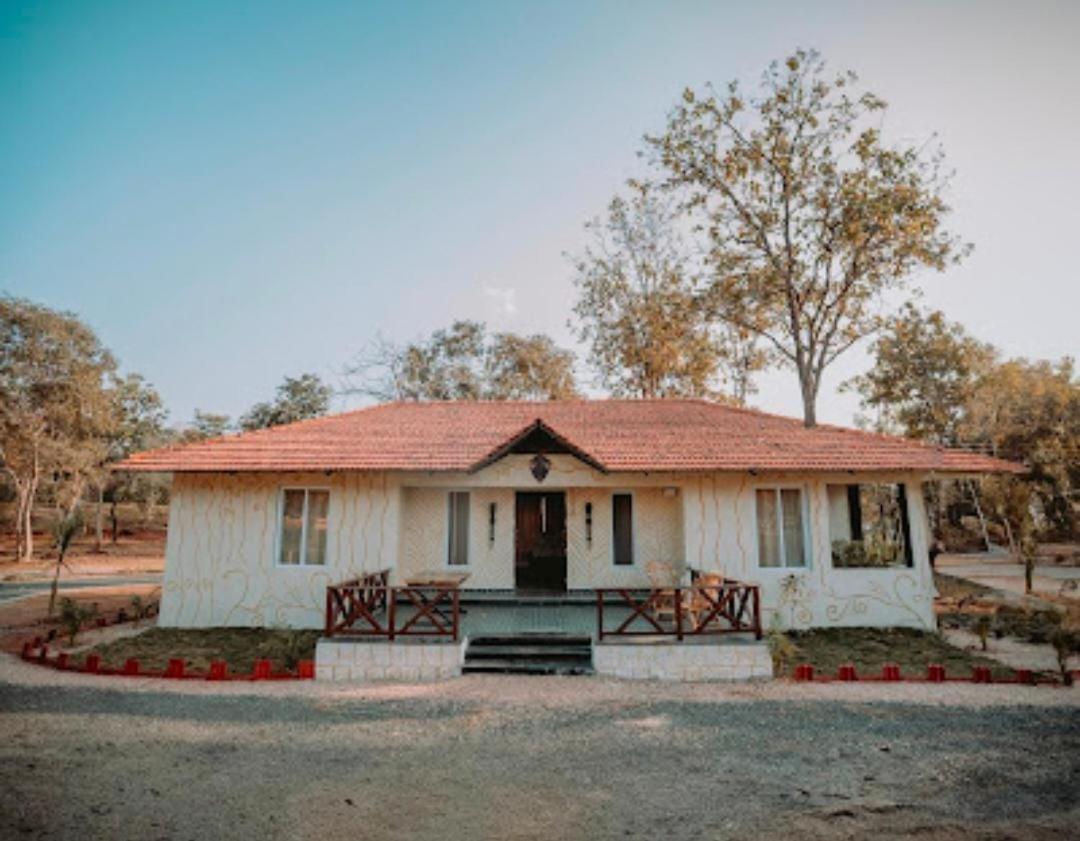 Palash The Jungle Resort Gondia ภายนอก รูปภาพ